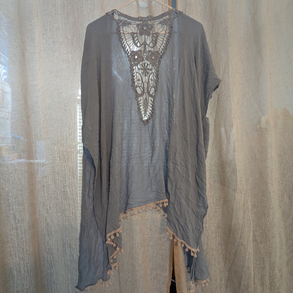 Blue and White Wrap with Intricate Lace - Picture 3 of 3
